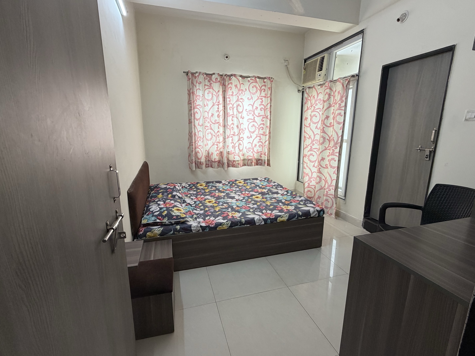 Bright, fully furnished room at Maya Residency Jawahar Nagar